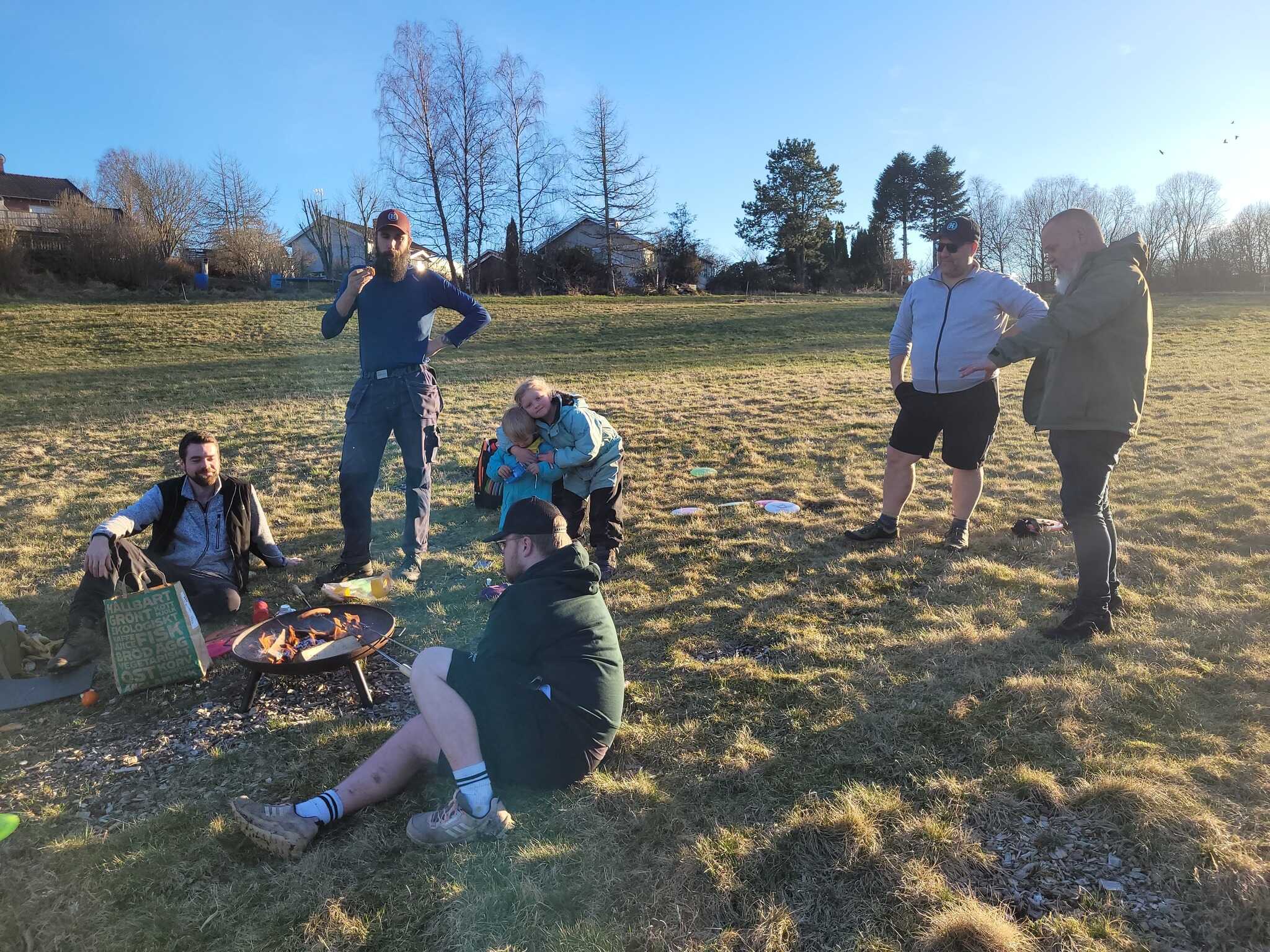 Röjardagen den 2 april i vårsolen